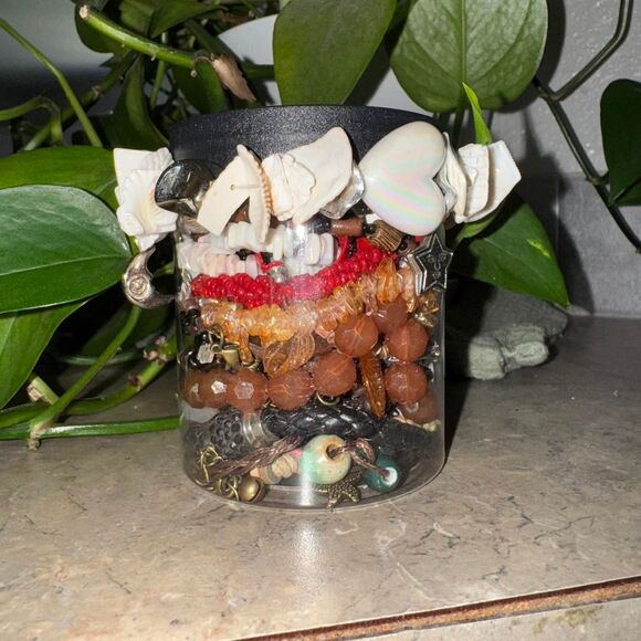Beaded & Beachy Jewelry Jar | Bracelets,‎ Cuffs, Shells & More | One Size - Picture 2 of 4